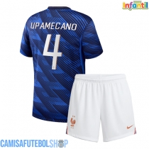 Camisa de time de futebol França Dayot Upamecano #4 Replicas 1º Equipamento Infantil Mundo 2026 Manga Curta (+ Calças curtas)